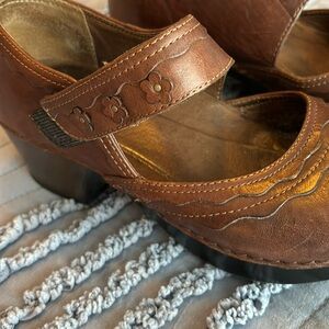 Dansko Maryjane shoes with 1 1/2 inch heel